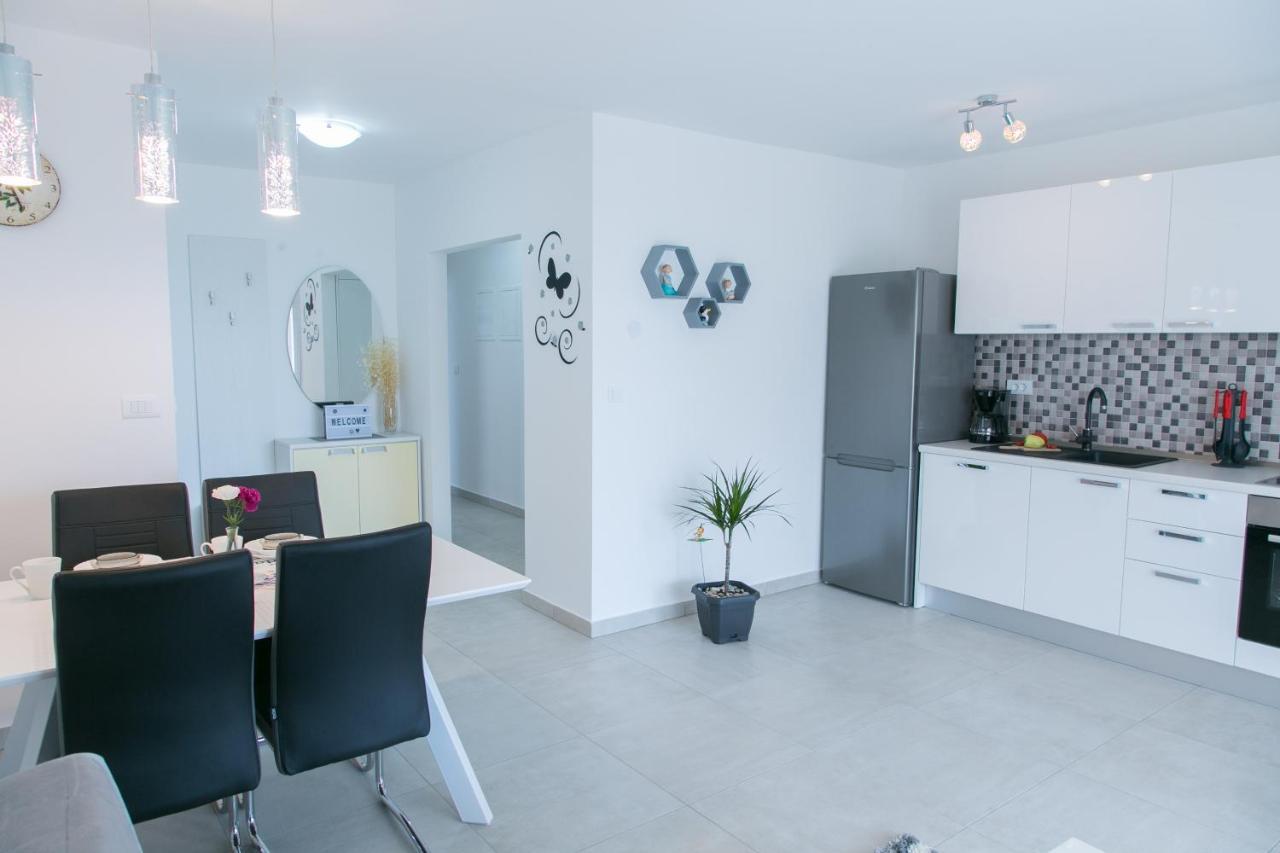 Navi Apartment Kaštela Екстериор снимка
